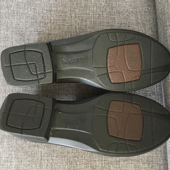 Naot Lako in Volcanic Red - Picture 6 of 6